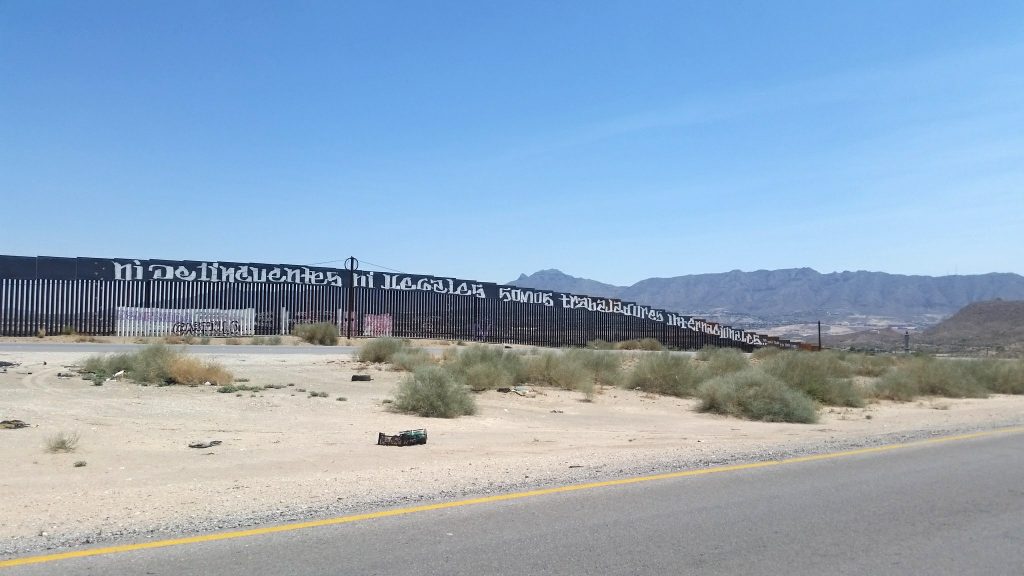 Photo of the Mexican-Us border at Juarez, Mexico
